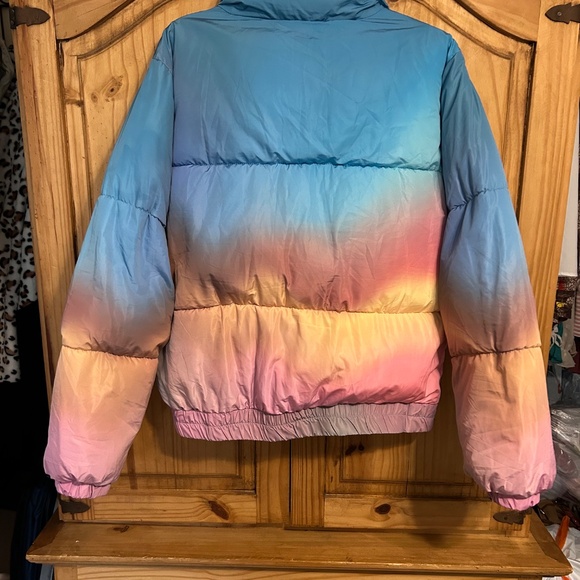 Forever 21x Pantone Tye Dye Puffer Jacket. - Picture 2 of 4